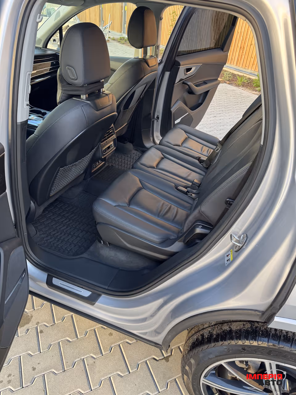 Audi Q7 - фото 16