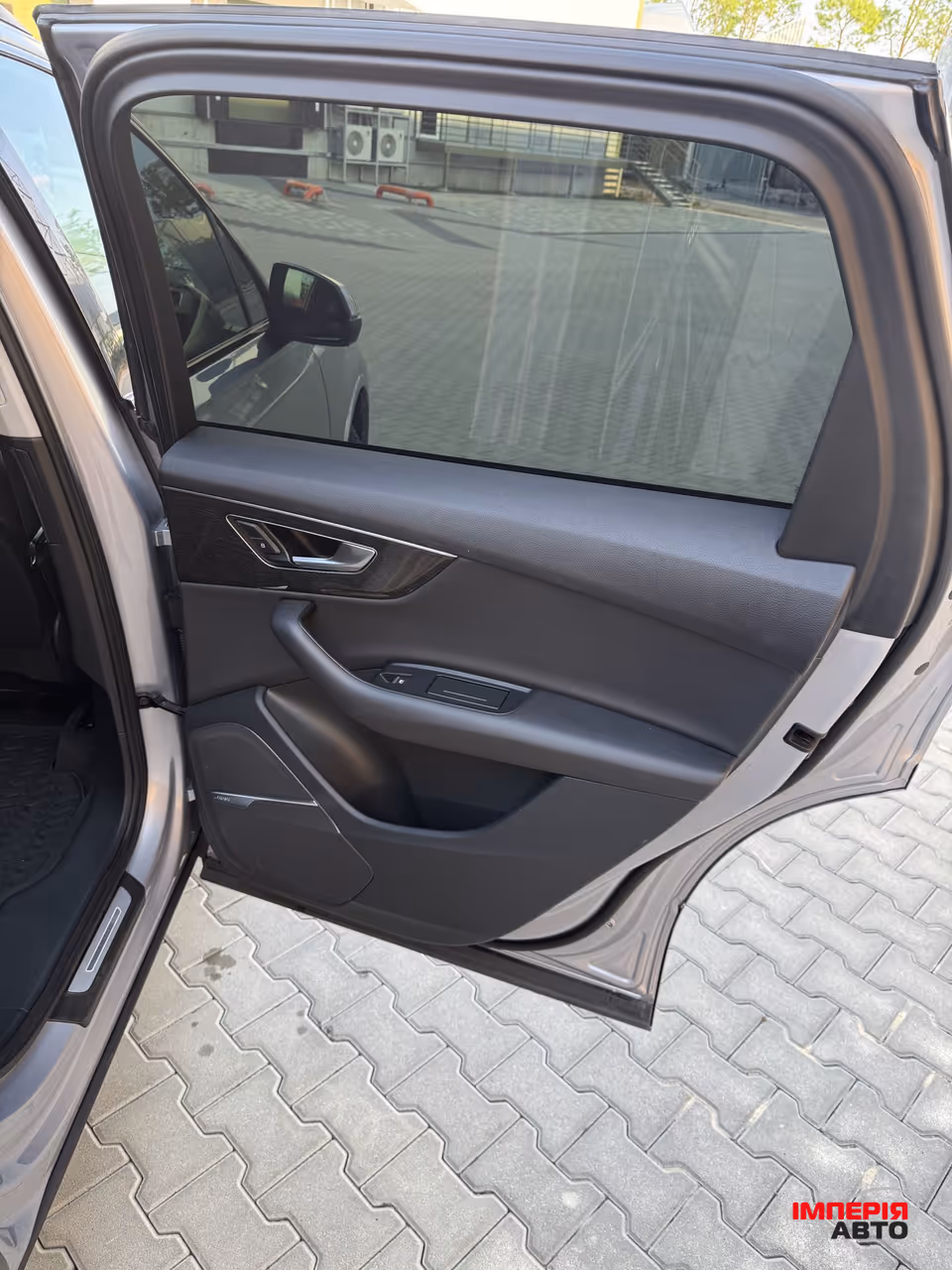 Audi Q7 - фото 12
