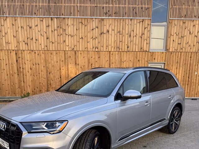 Audi Q7 - фото 3