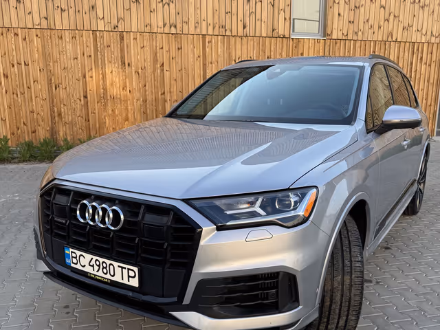 Audi Q7 - фото 1
