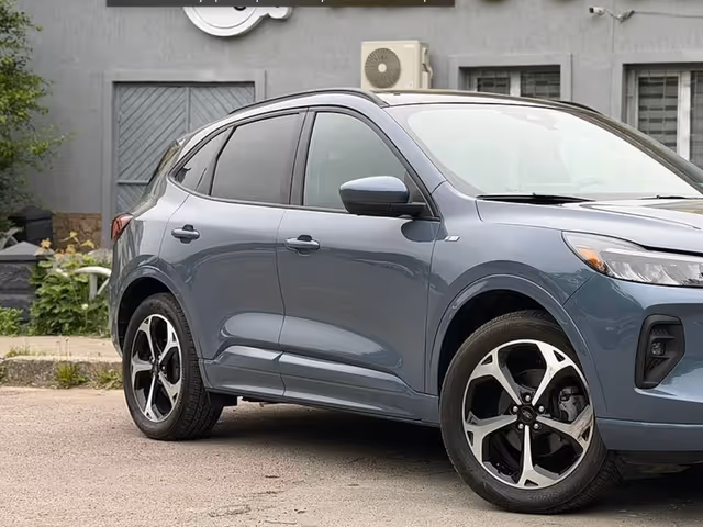 Ford Escape - фото 1