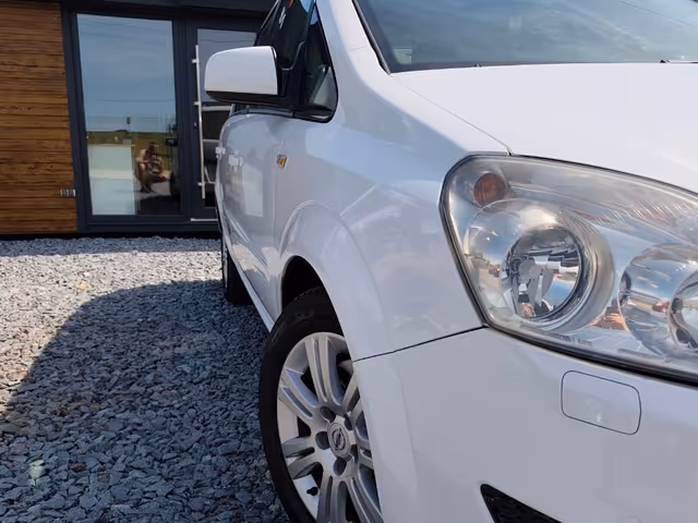 Opel Zafira - фото 5