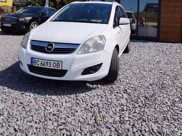Opel Zafira - фото 1