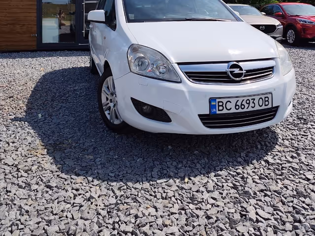 Opel Zafira - фото 2