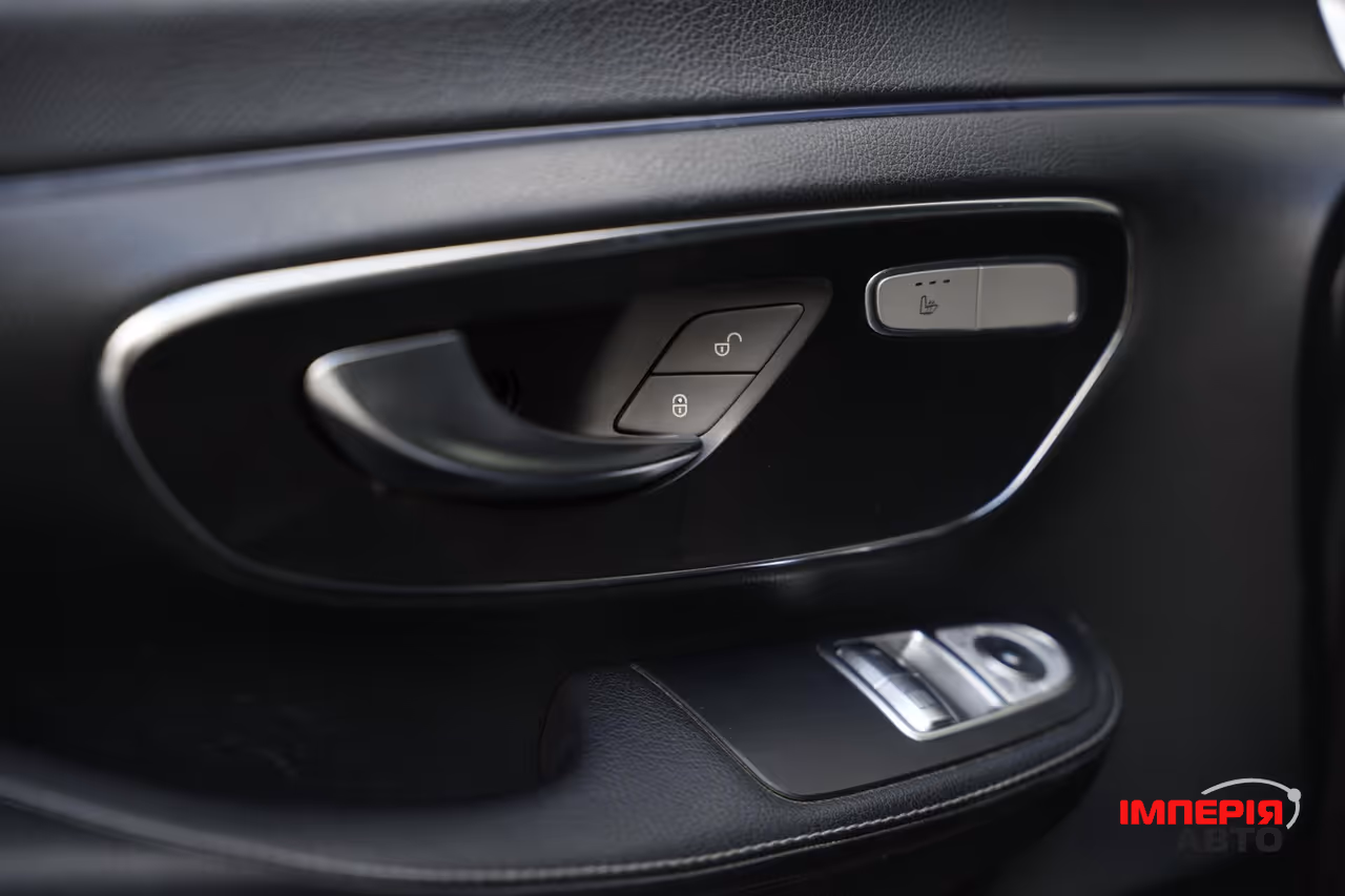 Mercedes-Benz V-Класс - фото 17