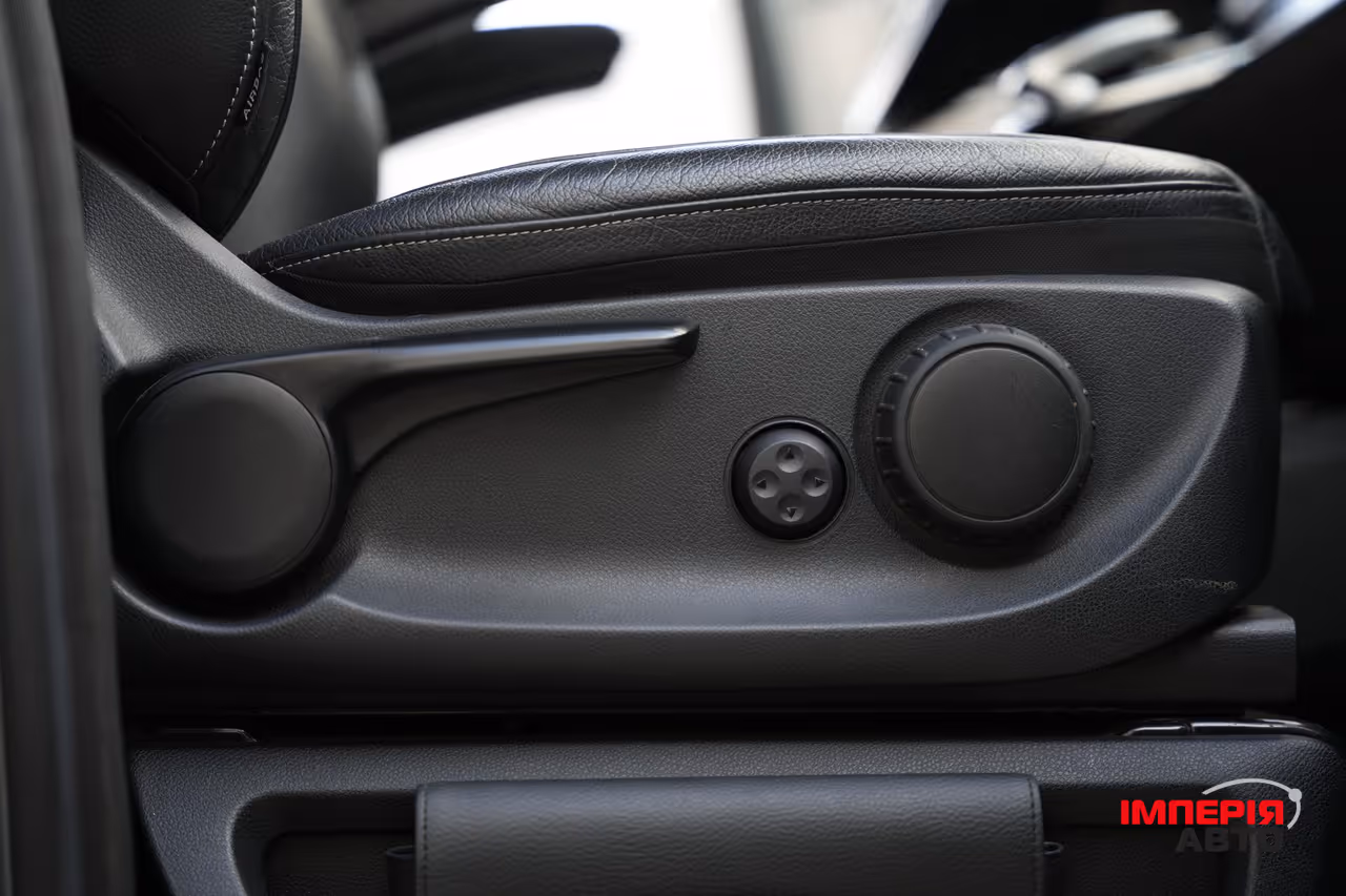 Mercedes-Benz V-Класс - фото 26