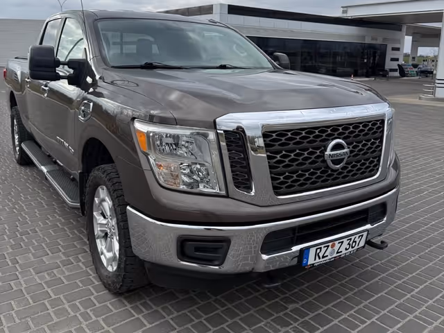 Nissan Titan - фото 1