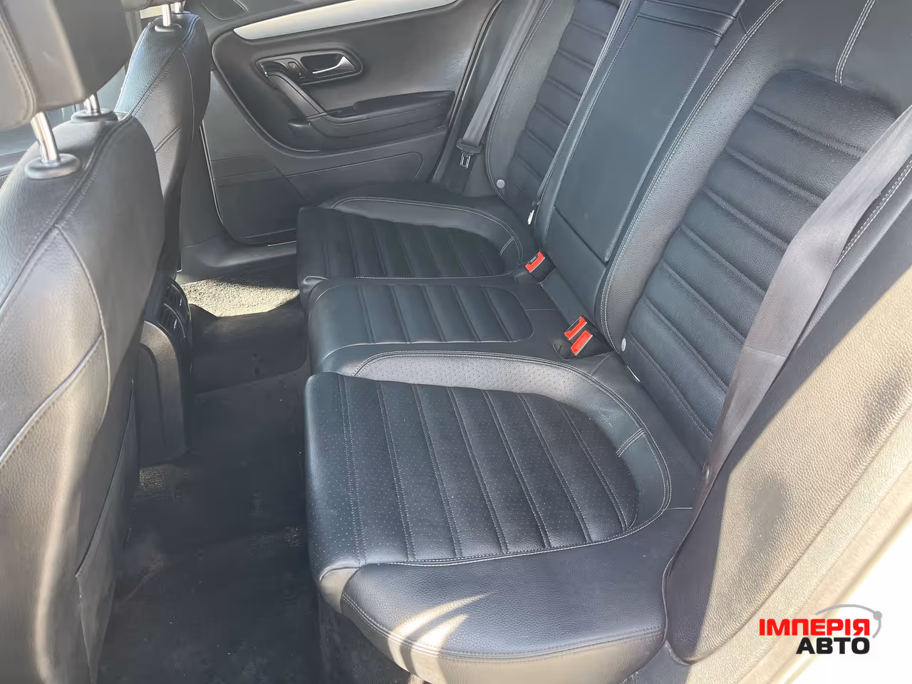 Volkswagen Passat CC - фото 18