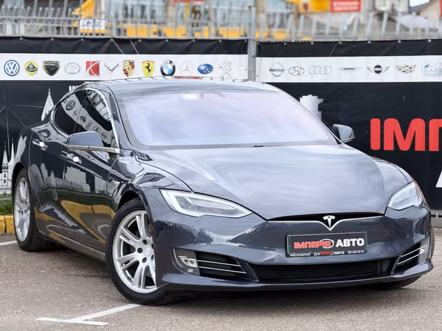 Tesla Model S - фото 1