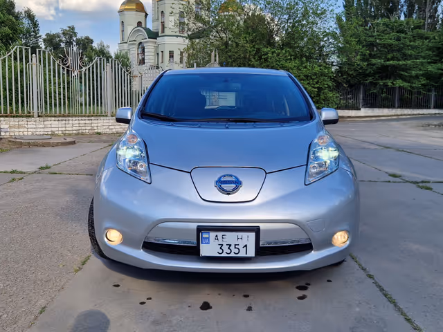 Nissan Leaf - фото 2