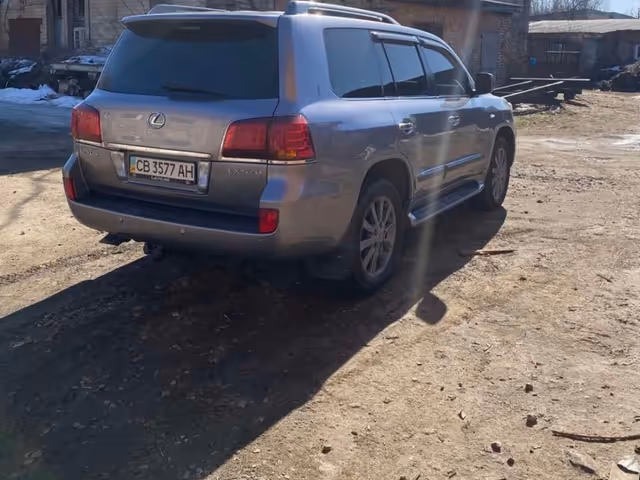 Lexus LX - фото 3