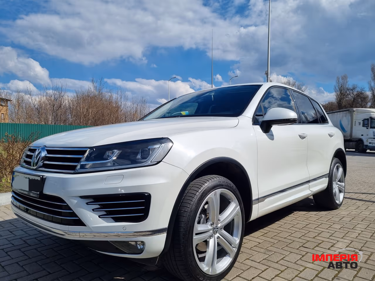 Volkswagen Touareg - фото 2