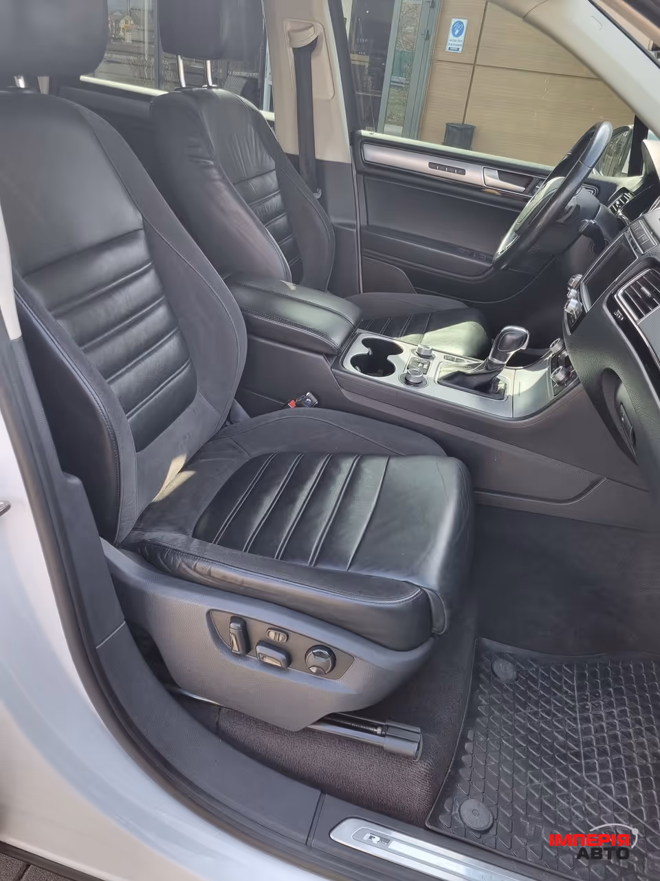 Volkswagen Touareg - фото 9
