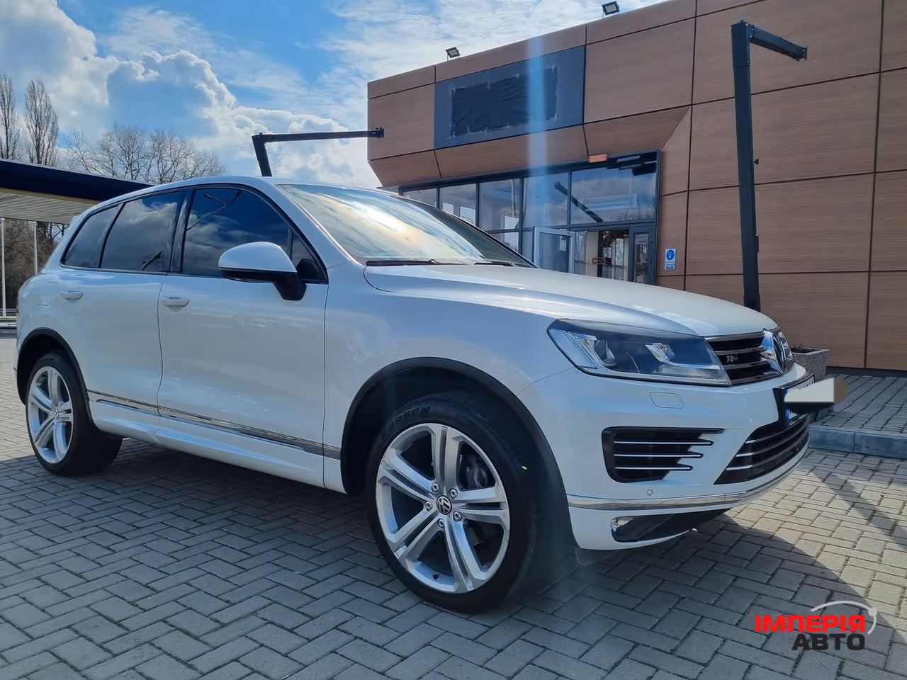Volkswagen Touareg - фото 1