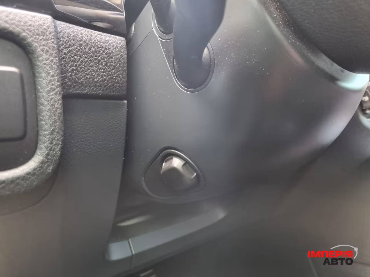 Volkswagen Touareg - фото 6
