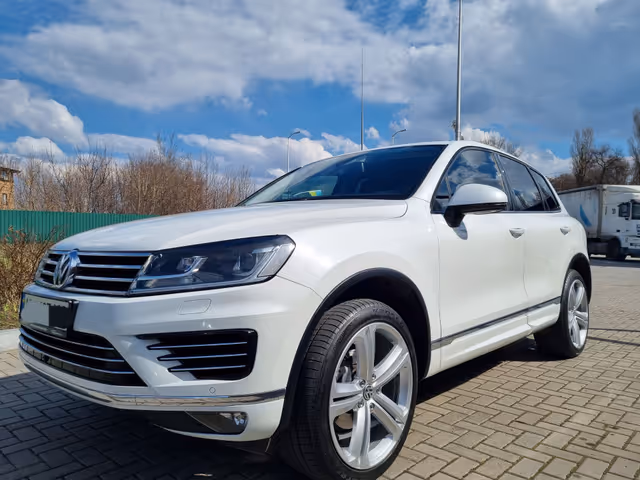 Volkswagen Touareg - фото 2