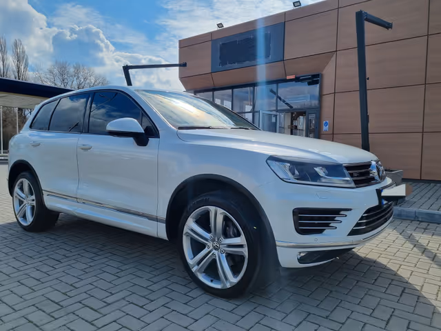 Volkswagen Touareg - фото 1