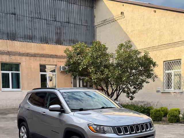 Jeep Compass - фото 1