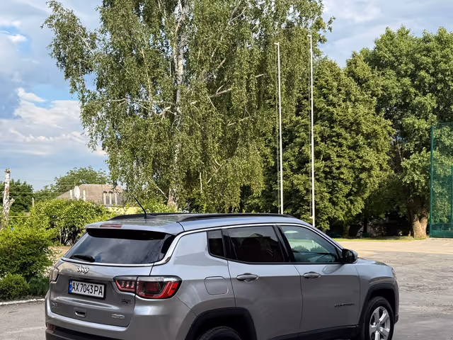 Jeep Compass - фото 2