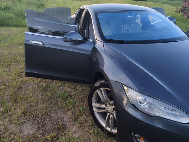 Tesla Model S - фото 2