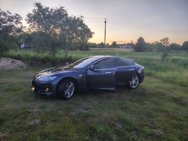 Tesla Model S - фото 3