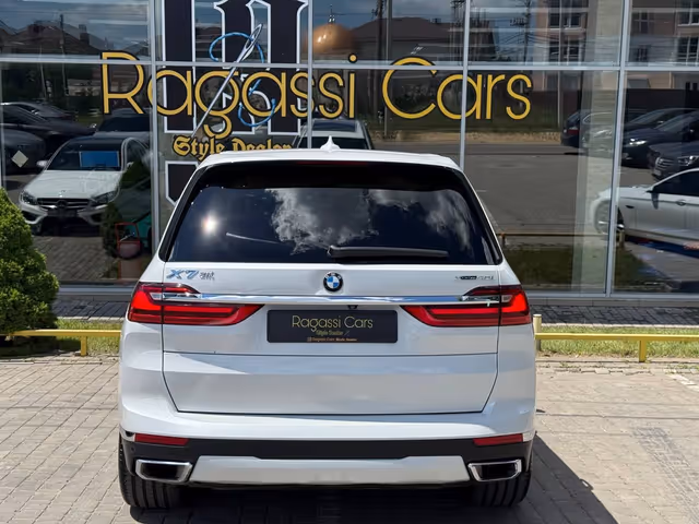 BMW X7 - фото 1
