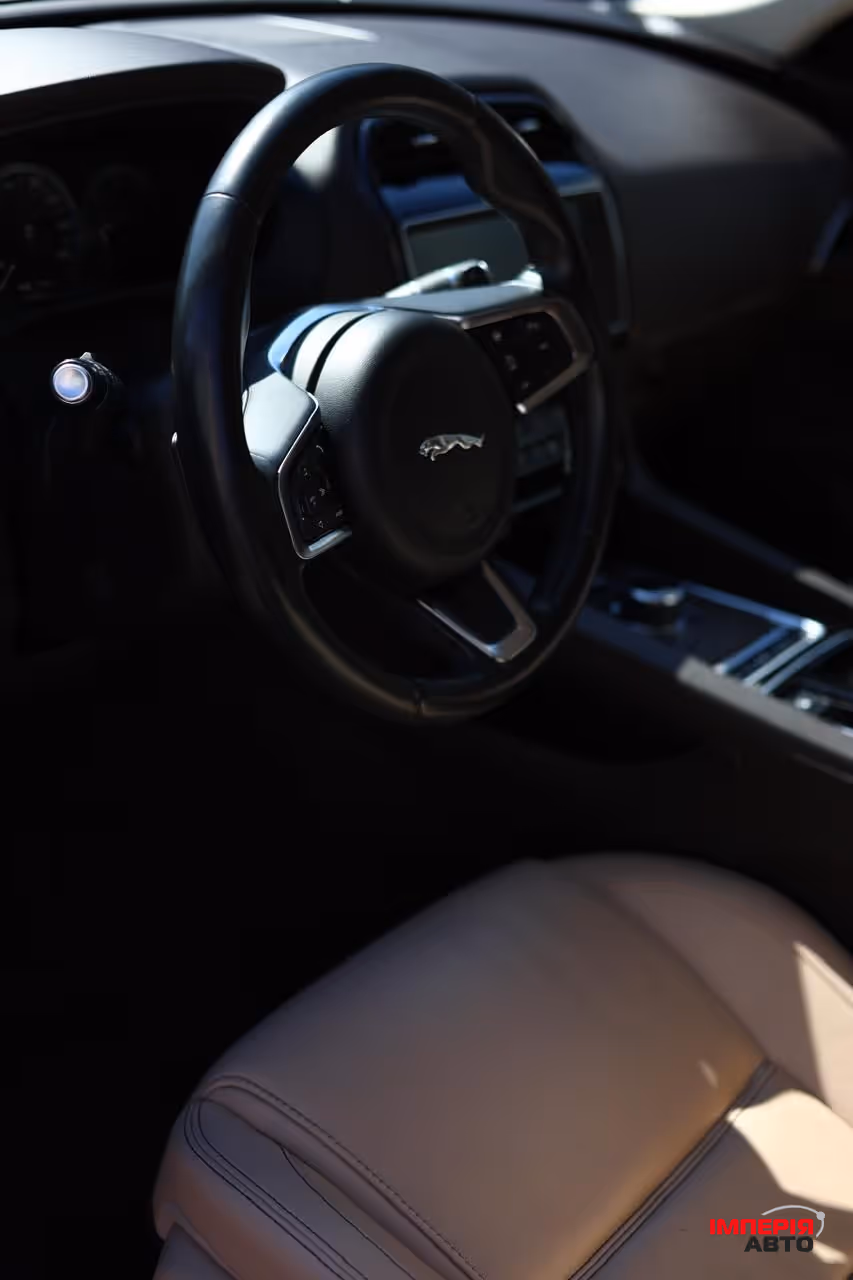 Jaguar F-Pace - фото 10