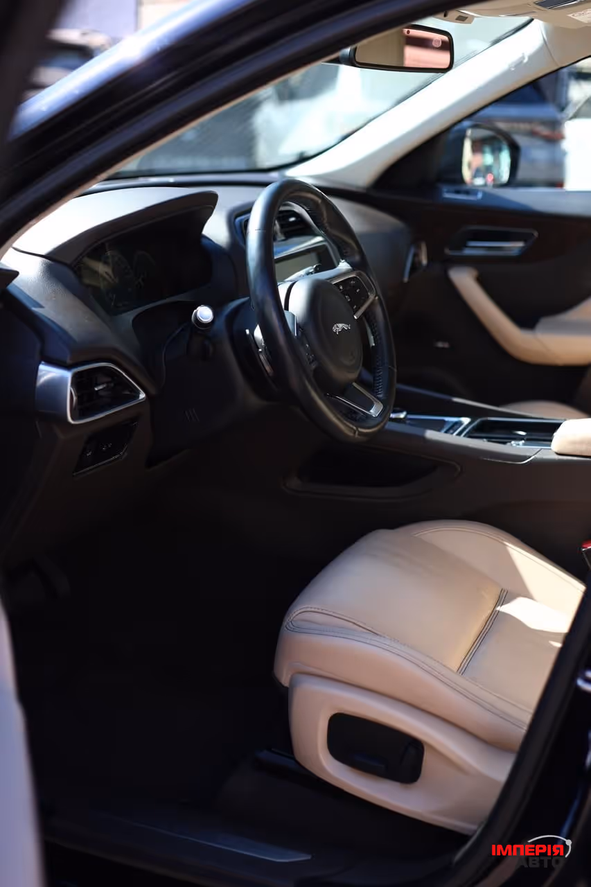 Jaguar F-Pace - фото 13