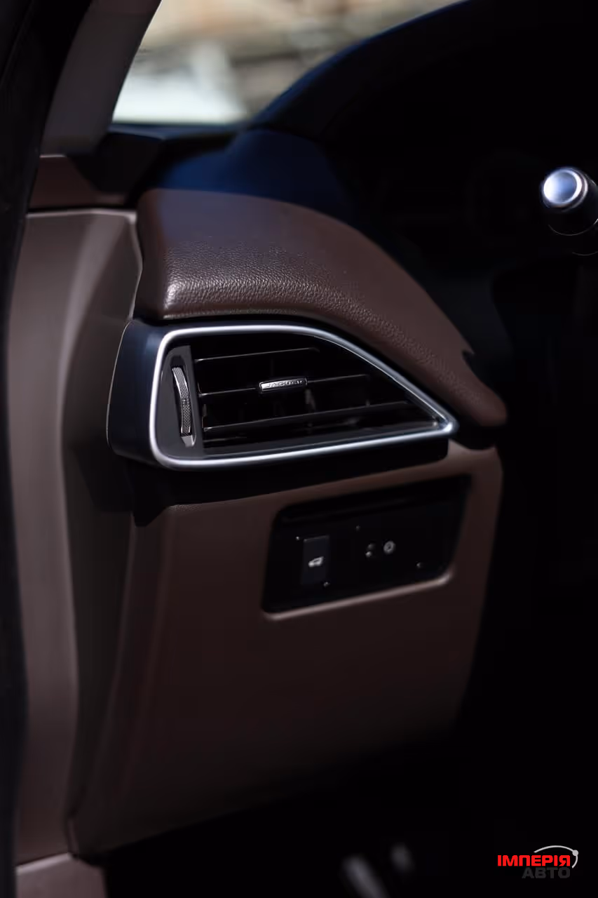Jaguar F-Pace - фото 37