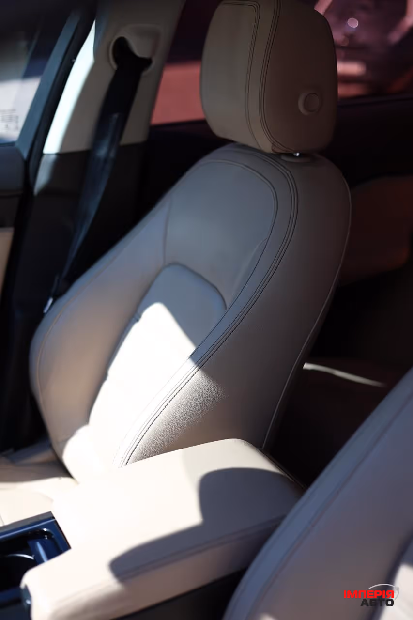 Jaguar F-Pace - фото 8