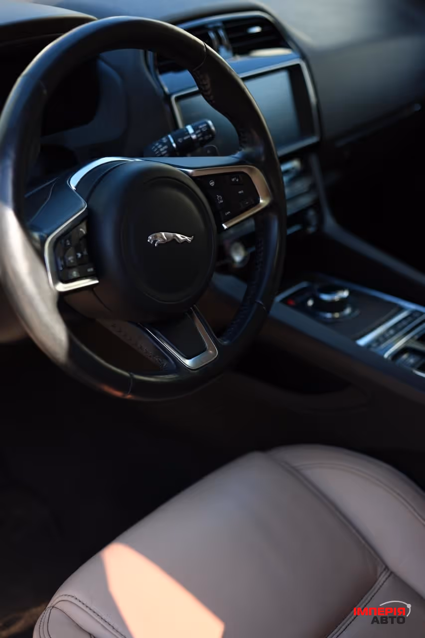 Jaguar F-Pace - фото 17