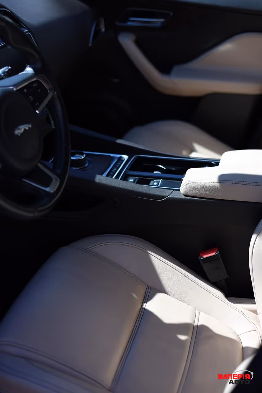 Jaguar F-Pace - фото 7