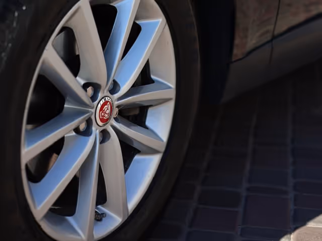 Jaguar F-Pace - фото 3