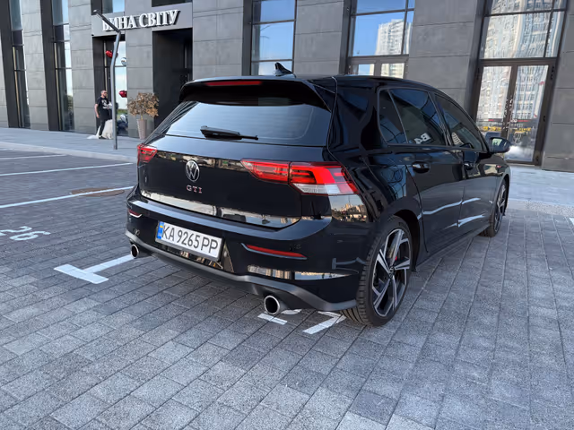 Volkswagen Golf GTI - фото 4