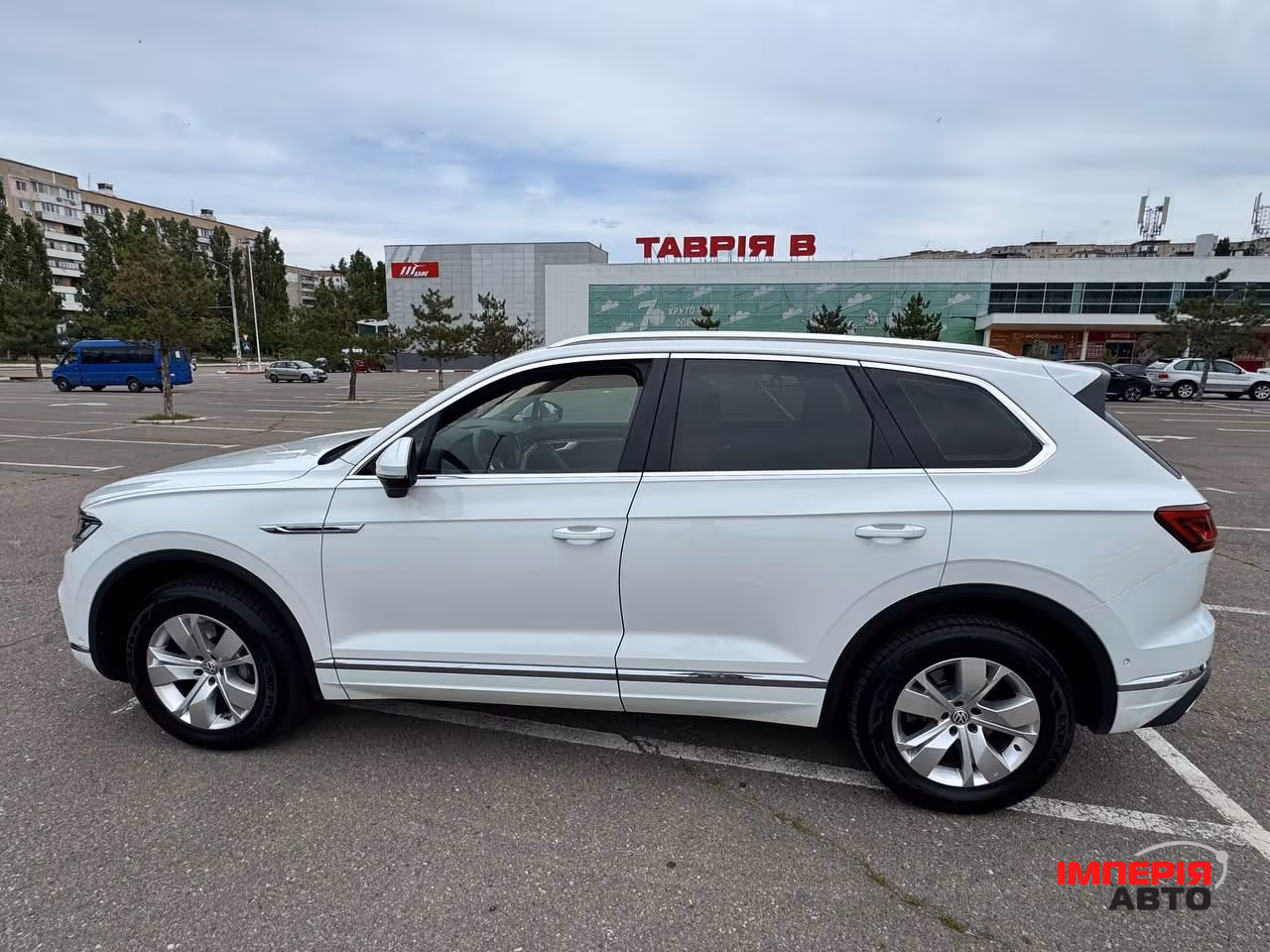 Volkswagen Touareg - фото 6