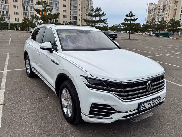 Volkswagen Touareg - фото 4