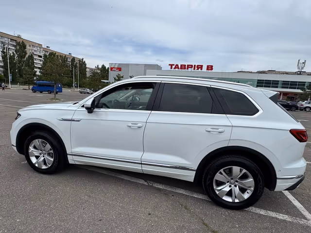 Volkswagen Touareg - фото 3
