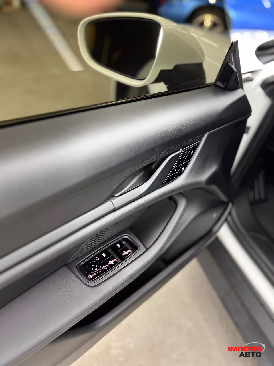 Porsche Taycan - фото 11