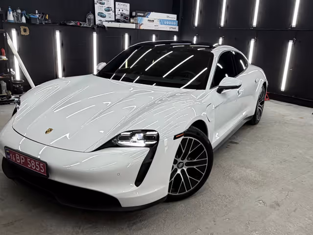 Porsche Taycan - фото 1