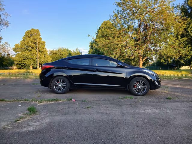 Hyundai Elantra - фото 4