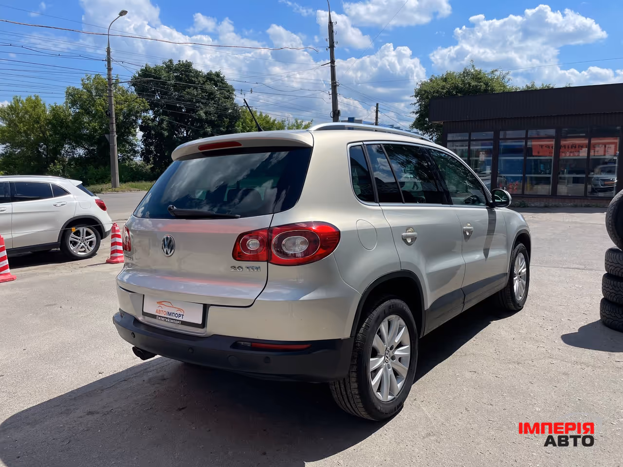 Volkswagen Tiguan - фото 8