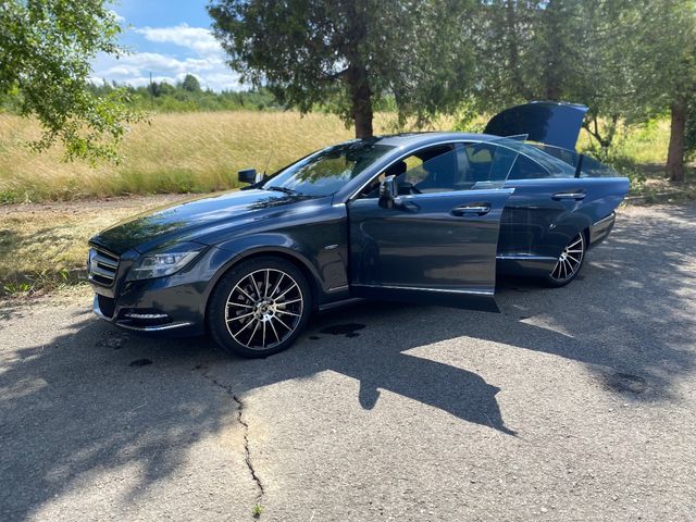 Mercedes-Benz CLS - фото 1