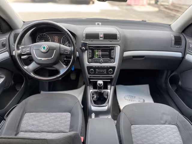 Skoda Octavia - фото 3
