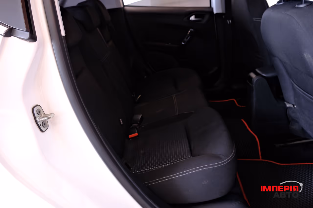 Peugeot 208 - фото 9