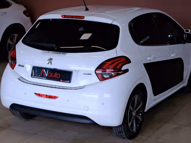 Peugeot 208 - фото 5