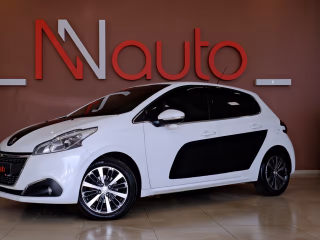 Peugeot 208 - фото 1