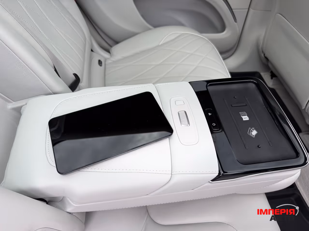 Mercedes-Benz EQS SUV - фото 22