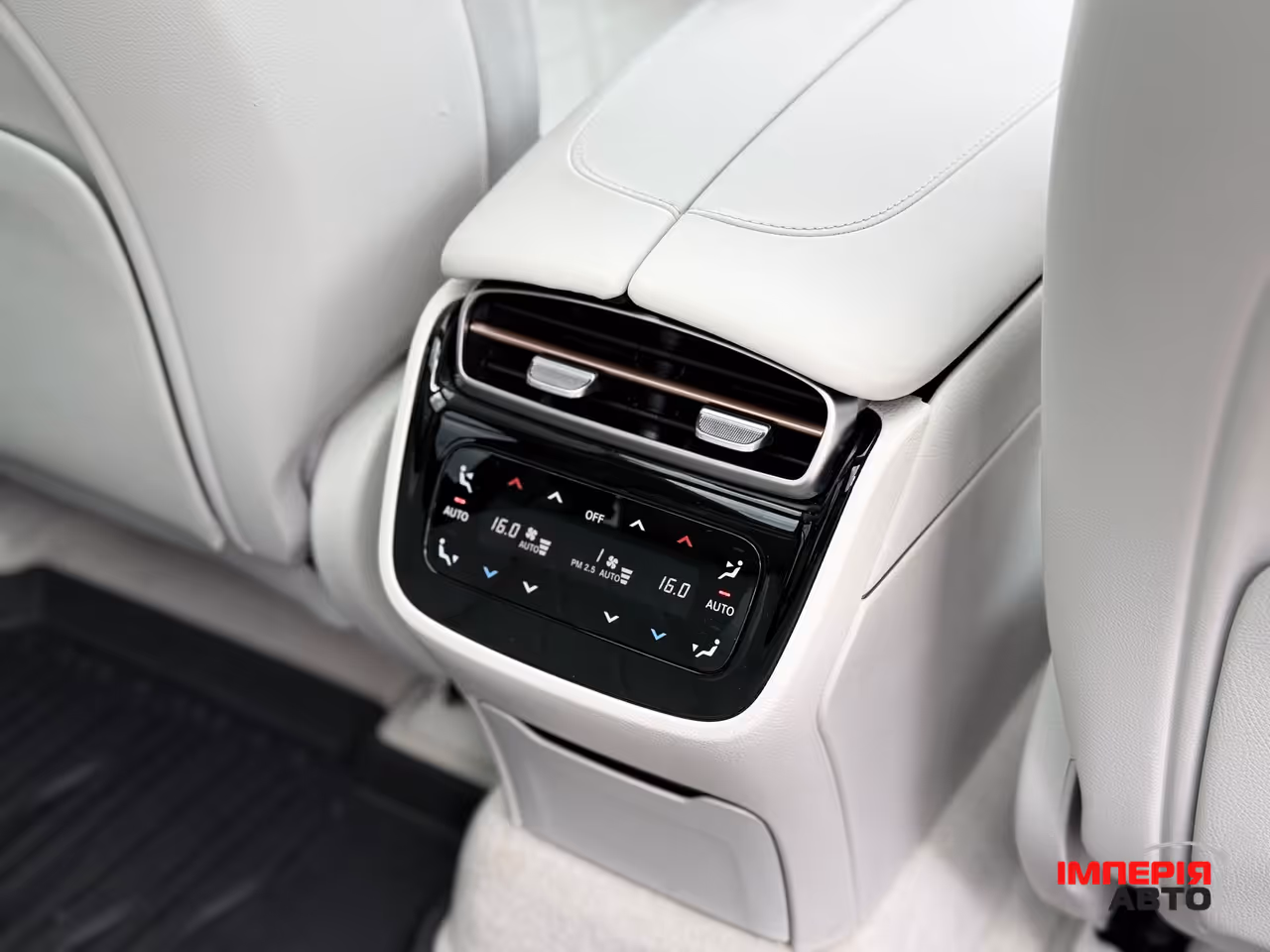 Mercedes-Benz EQS SUV - фото 24