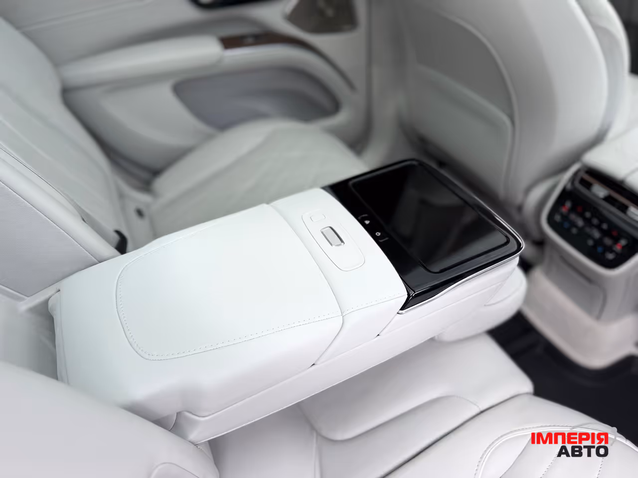 Mercedes-Benz EQS SUV - фото 27