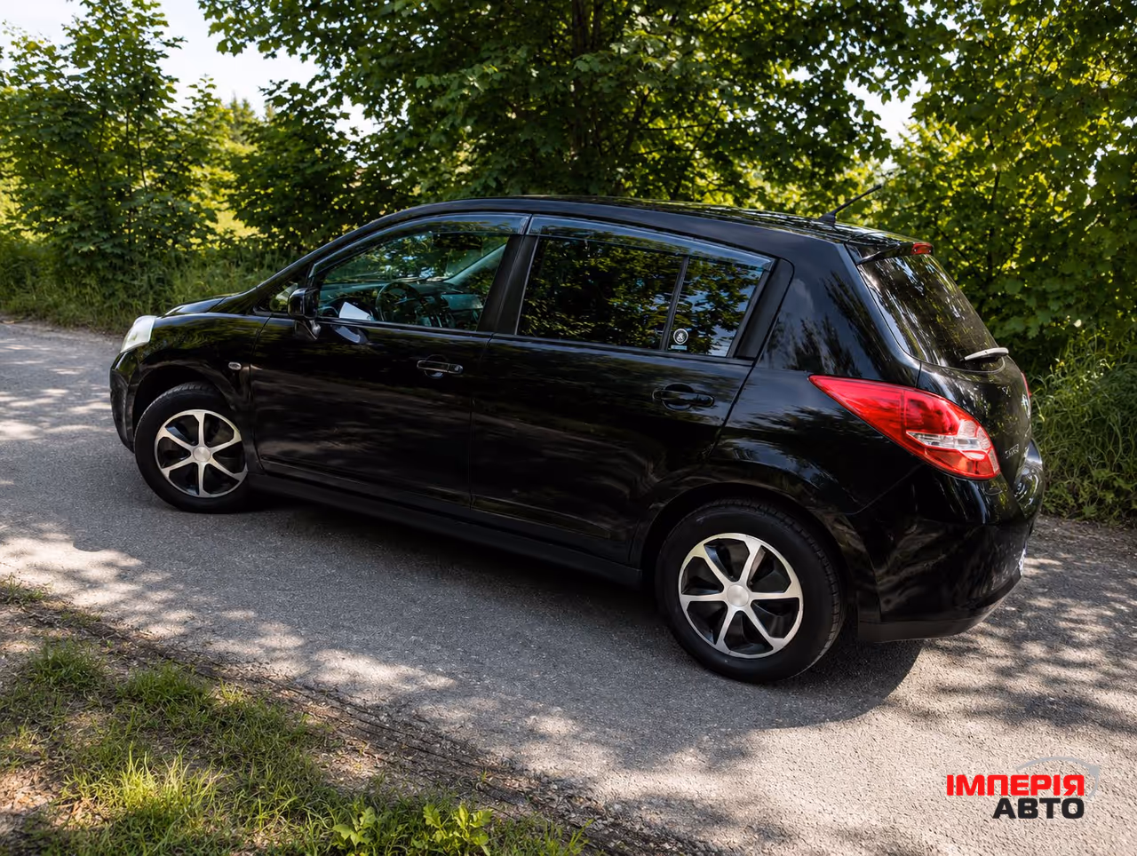 Nissan Tiida - фото 4
